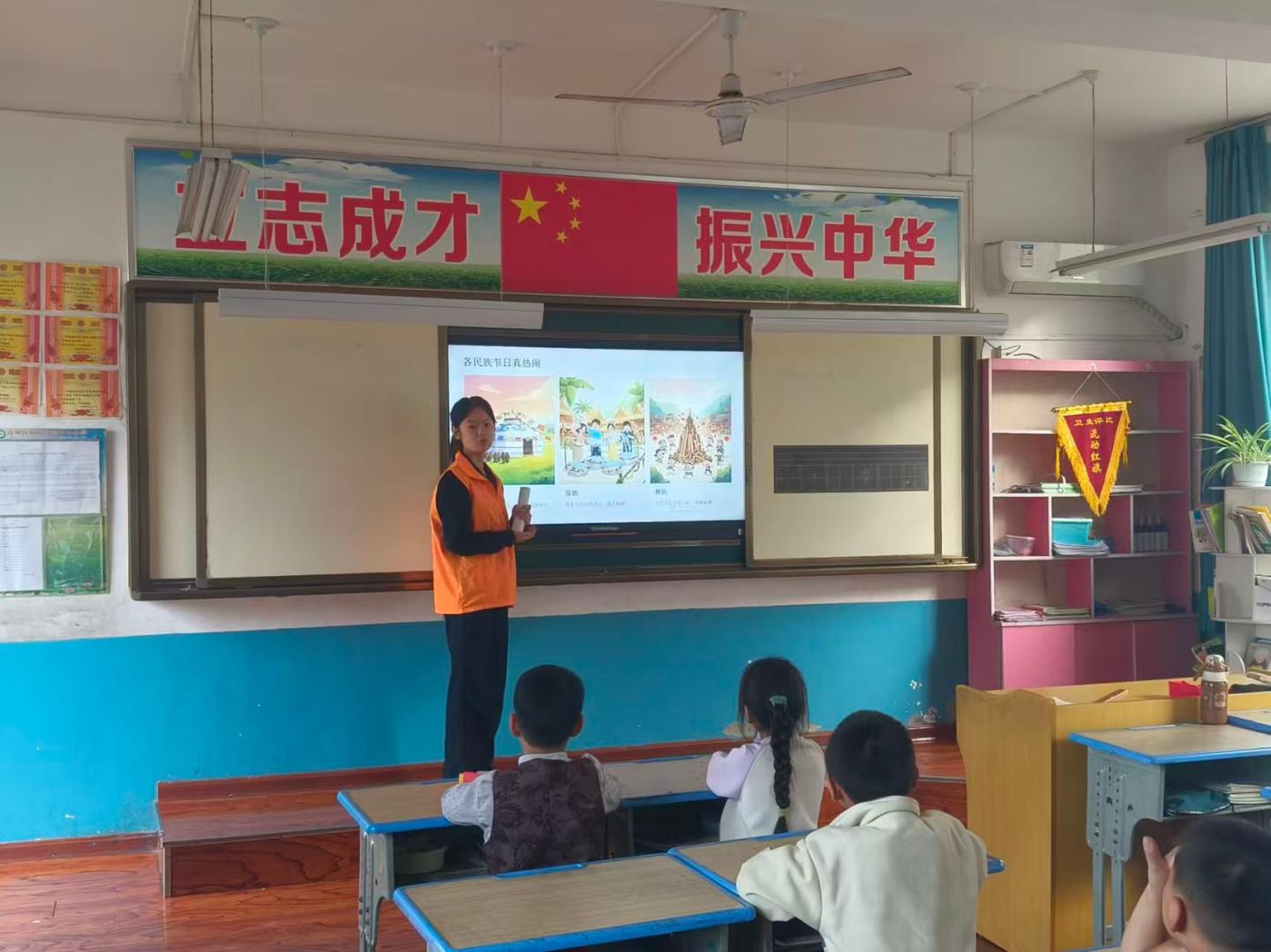 同心石榴籽，志愿润童心|我院青年志愿服务队把民族团结种子播撒乡村小学
